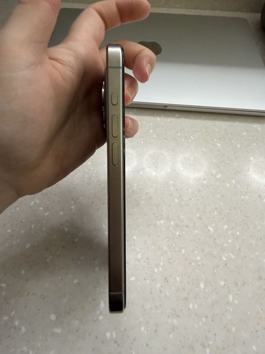 Iphone 15 pro, без царапин