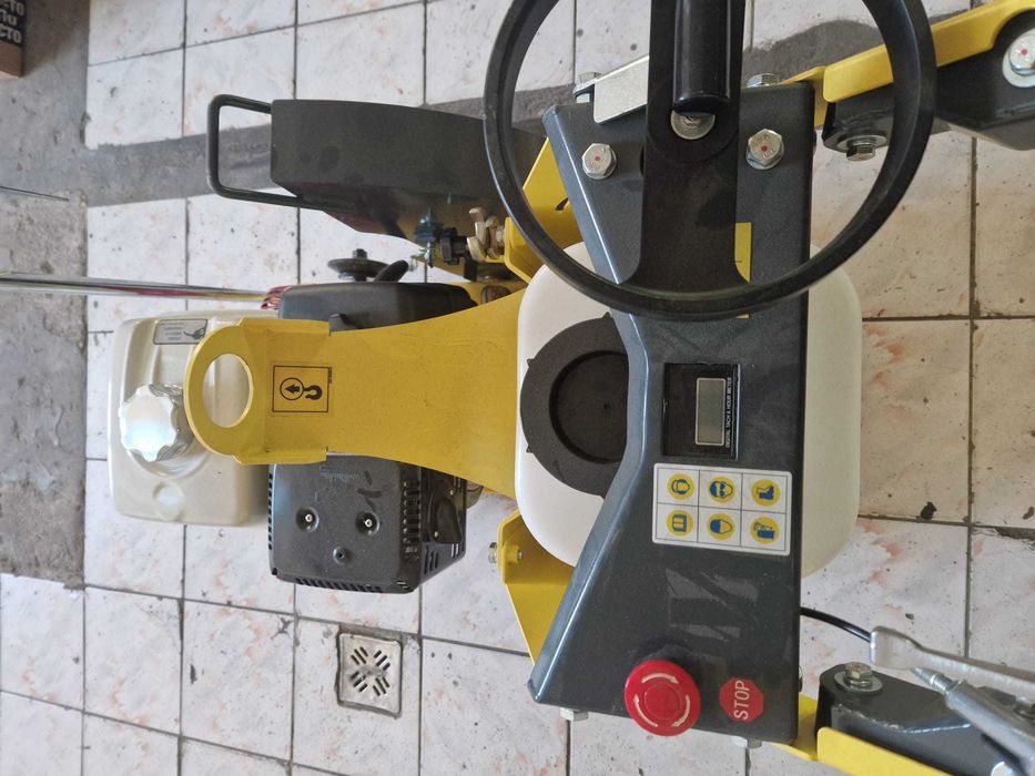 Taietor de asfalt/Placa compactoare/Cilindru compactorGamaprofesionala