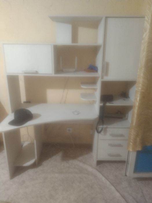 Продам компьютерный стол
