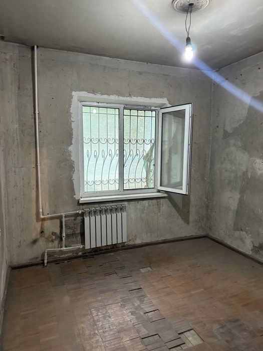 3/1/5. Сергели 4. Квартира 78 м². Дом вдоль дороги, можно под бизнес