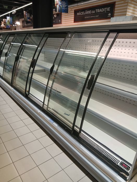 Vând vitrine frigorifice verticale