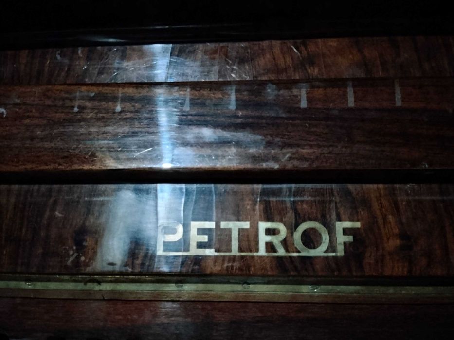 Pianino petrof sotiladi