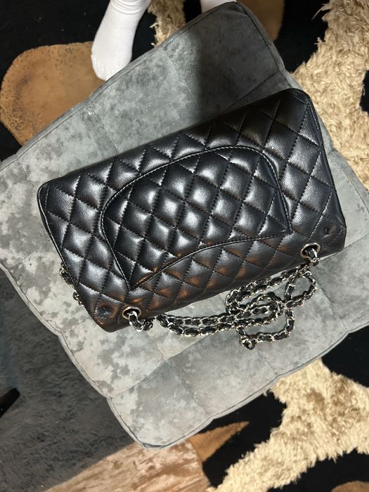 Geantă Chanel Classic Double Flap mărime Medium, piele neagră