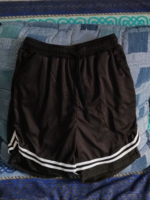 Продам шорты и куртку