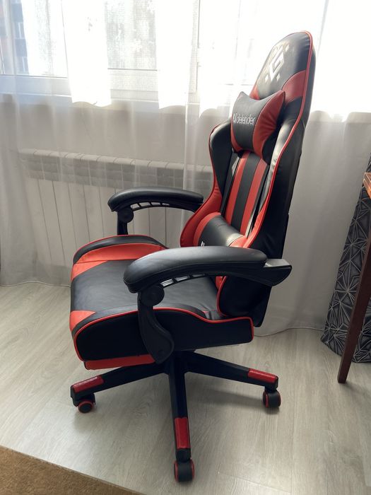 Продам игровое кресло Defender Rock
