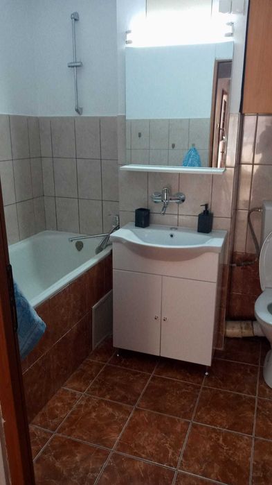 PF dau in chirie apartament 3 camere bucatarie 2bai zona centrala ,str.Dorobantilor .