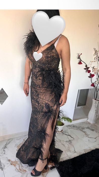 Черна рокля с цветя-200 лв отговаря на размери S/M