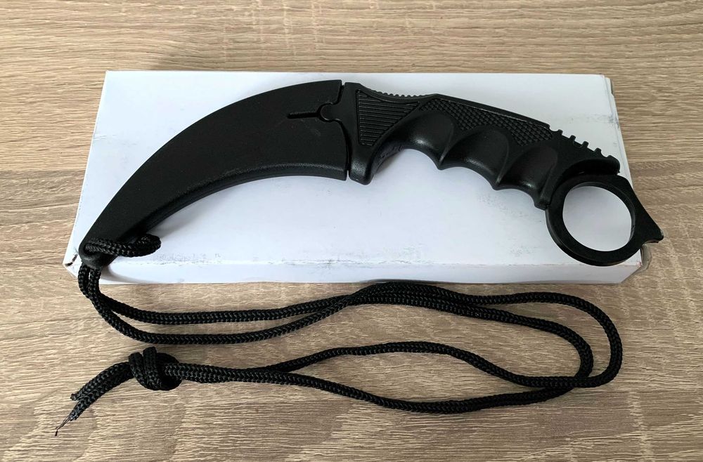 Cutit lama Counter Strike Karambit Negru cu Snur si Teaca - colectie