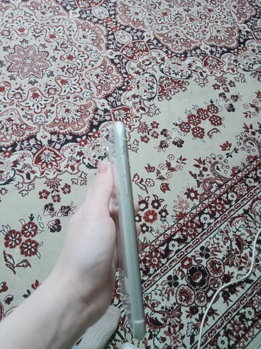 продается айфон 11