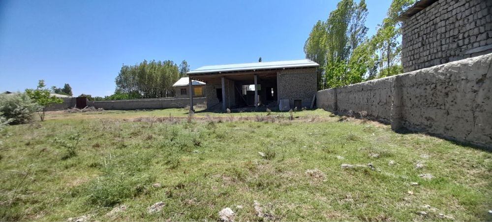 Jomboy markazidan 32 sotiq hovli sotiladi