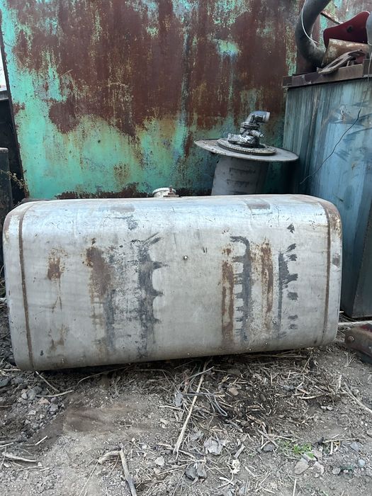 Бак с креплением