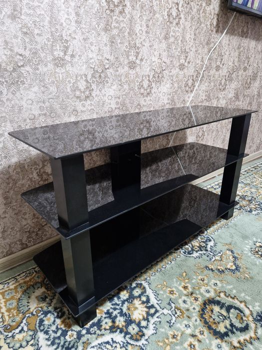 Продам тумбу под телевизор