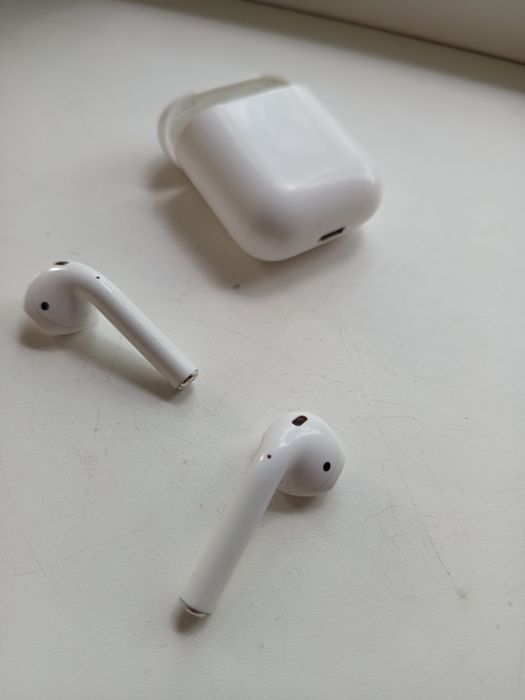 Airpods 2 в хорошем состояние э