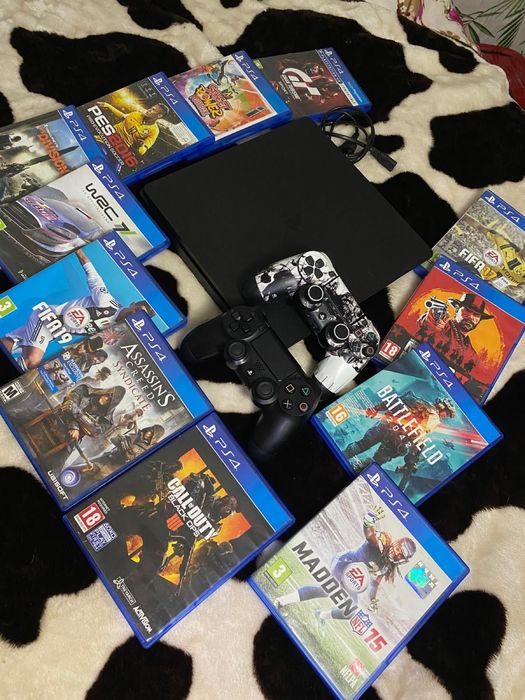 PlayStation 4 Slim 500GB + 2 controllere + 11 jocuri – stare foarte bună