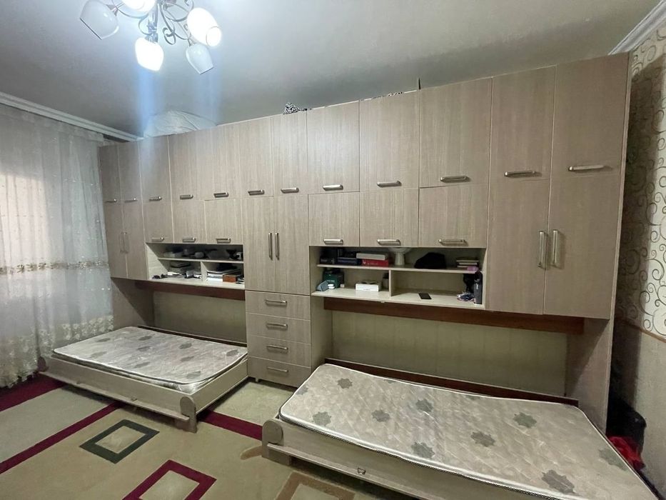 ПРОДАЕТСЯ шкаф со встроенными кроватями