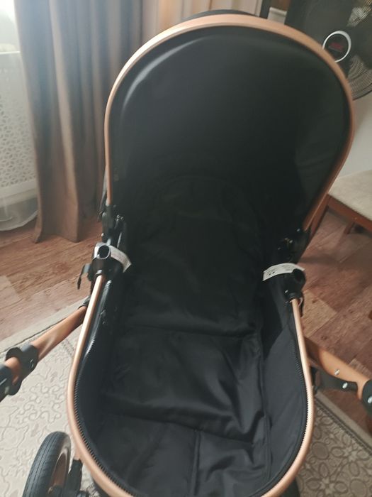 Продам коляску 3 в 1