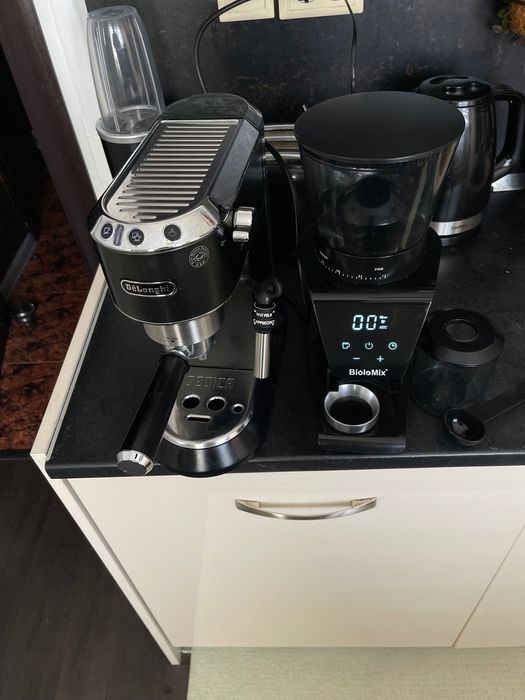 Кафемашина Delonghi Dedica + Конусна кафемелачка