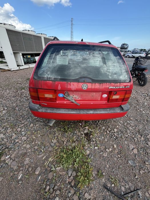 VW Passat B4 Variant 1.8 90 к.с. 1994 г на части