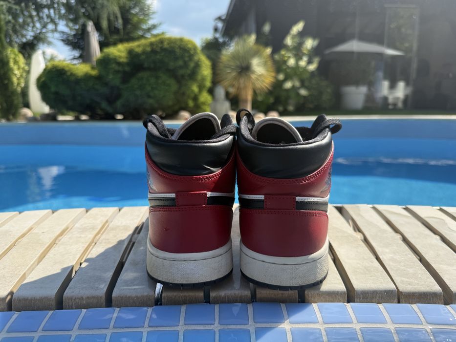 Air Jordan 1 Mid Chicago Black Toe