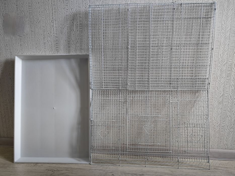 Клетка для попугаев / птиц. Обустроенная.