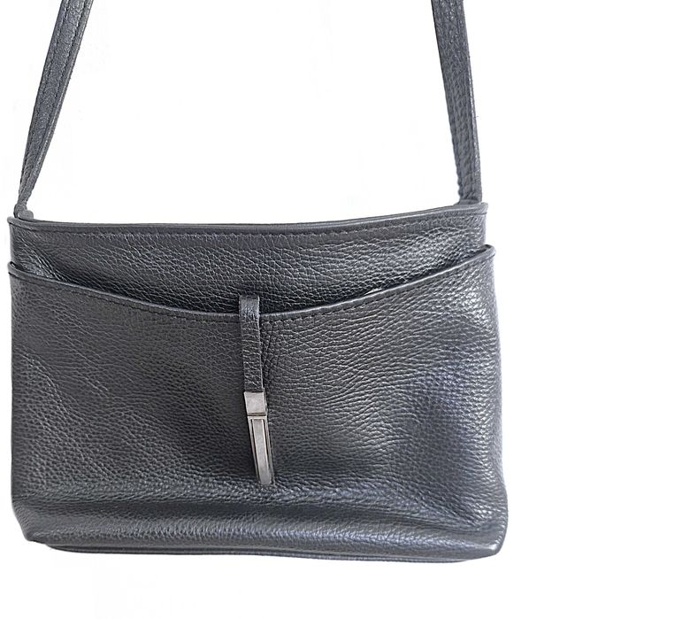 Vând geantă de damă din piele neagră