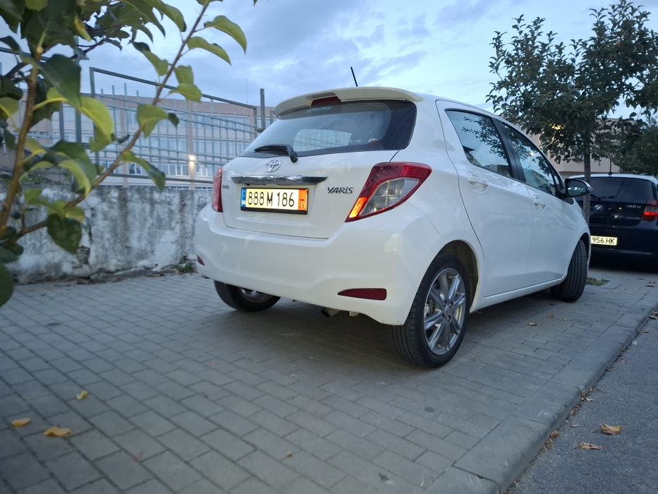 Тойота Ярис Toyota Yaris