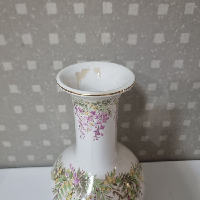 Vază porțelan pictată manual, flori mov și aur