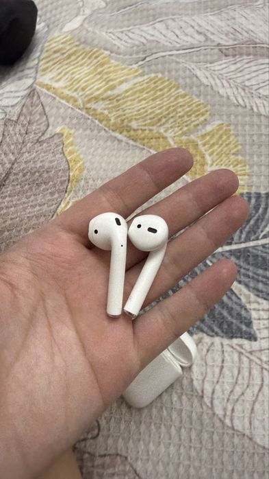 Продам наушники airpods оригинал