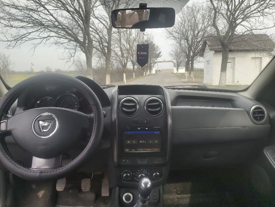 Vând Dacia Duster
