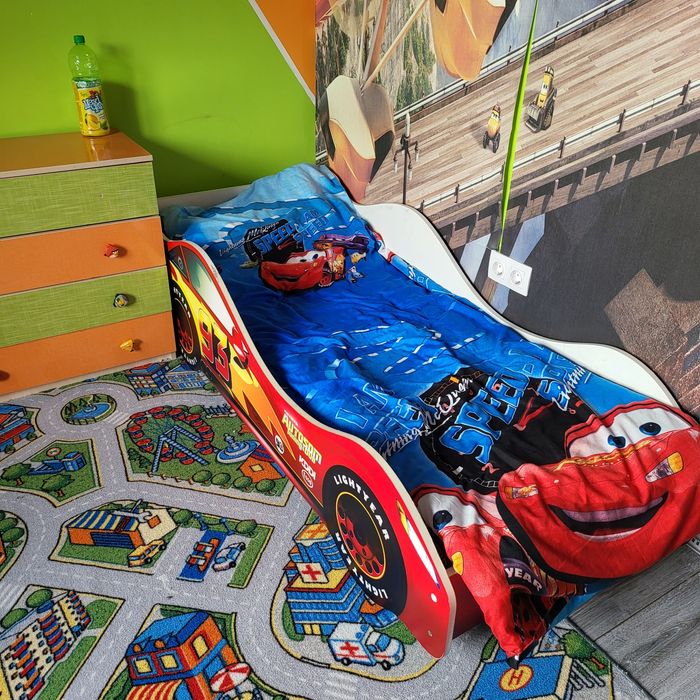 Детская кровать машинка