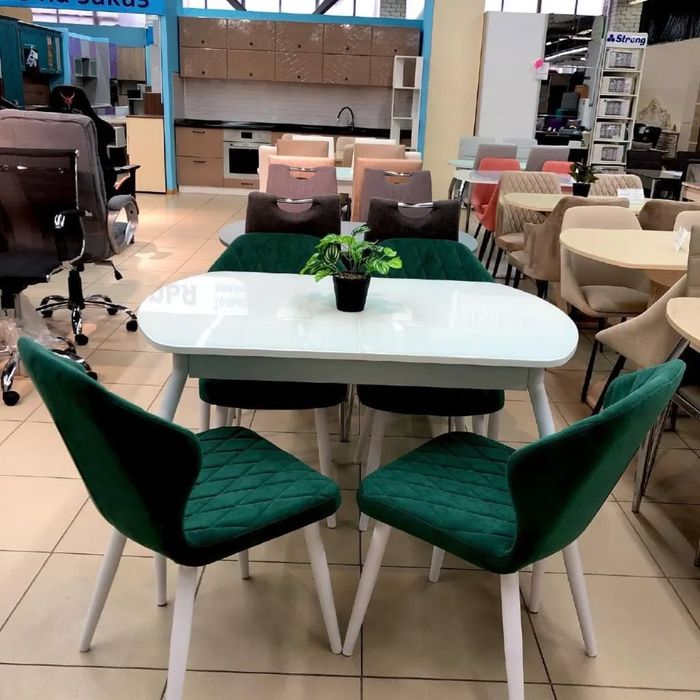 Кухонный стол и стулья