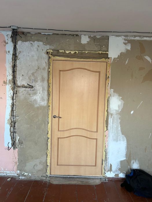 Поодам 2 двери. Ширина 90 см