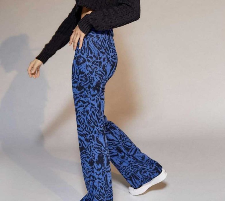 Pantaloni bleumarin pentru femei de la Urban Outfitters