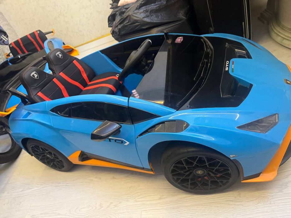 Ferrari 2 ta sotiladi  bolalar uchun