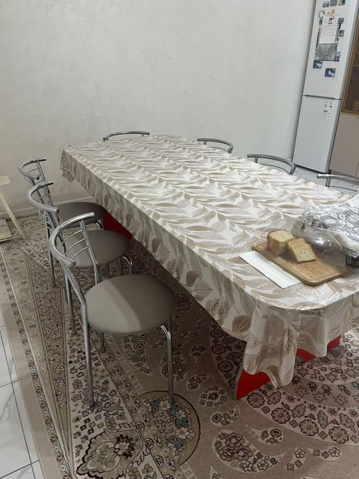 Стол 2 м 8 стуля