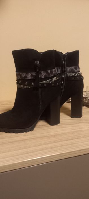 Боти на висок ток