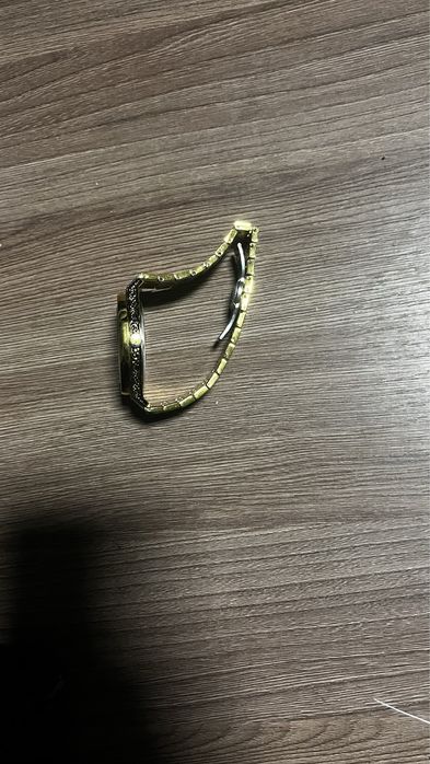 Часы цвет золотисты