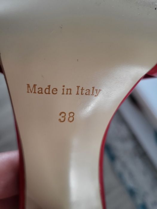 Vând sandale cu toc Italy