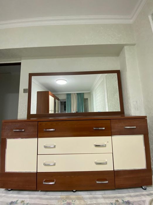 Комод с зеркалом