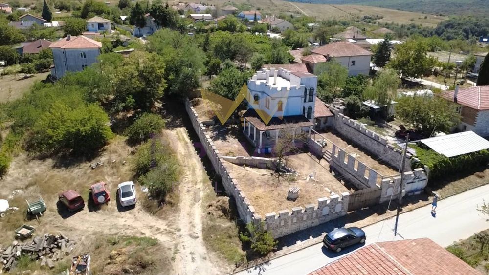 Къща в Варна, област-с.Константиново площ 198 цена 240000