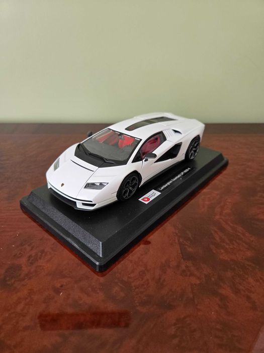 Bburago Модели машин в масштабе 1/24