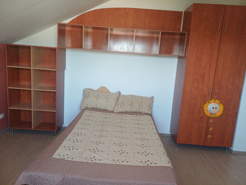 Mobilier cameră.