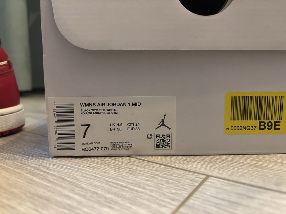 Jordan 1 mid marimea 38 originali