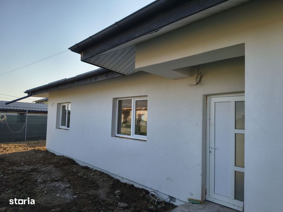 Casă nouă cu 4 camere în zonă liniștită