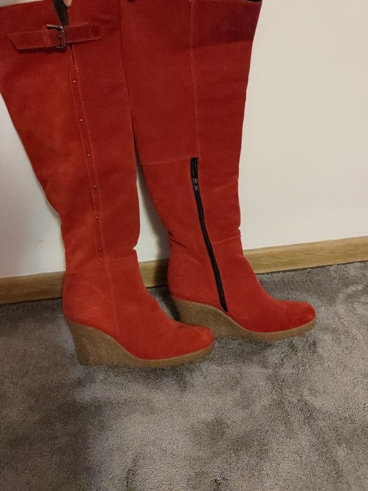 Cizme roșii din piele întoarsă - Noi