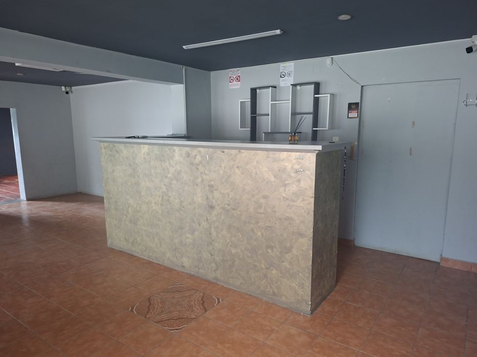 Spațiu comercial central de închiriat în Coșula