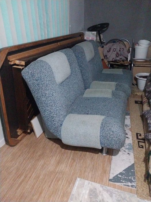 Отдам два кресла.