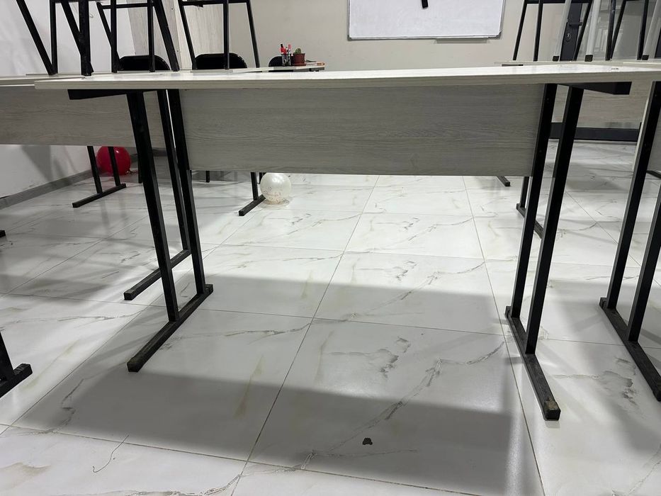 Stol o'quv markaz uchun sotiladi