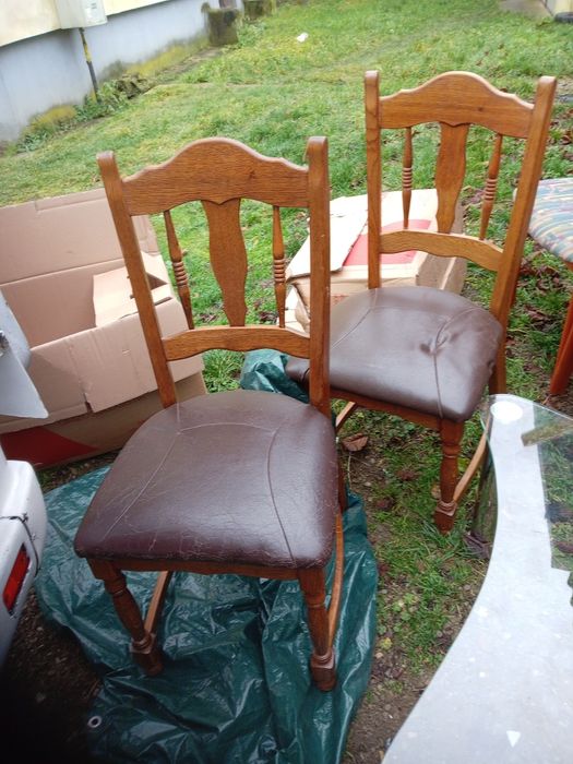 Scaune tapițate din piele