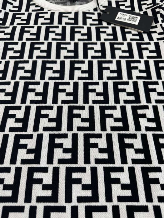 Fendi-Автентична чисто нова мъжка тениска номер М